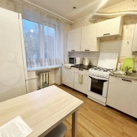 2-к. квартира, 46 м², 2/4 эт.